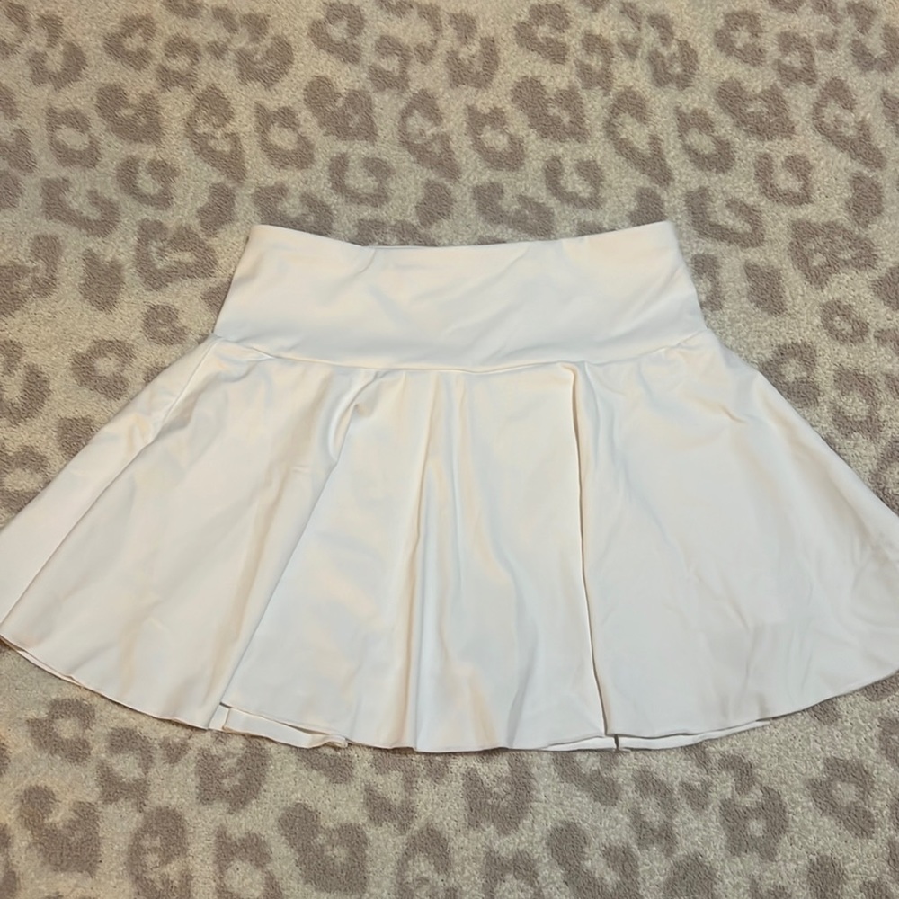 Halara size small white workout skirt with bike shorts underneath - Picture 2 of 5